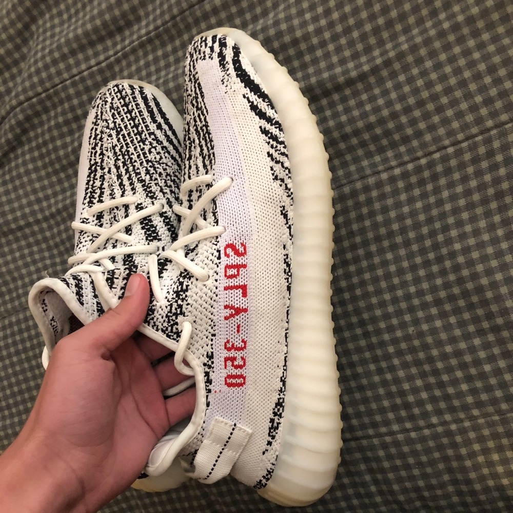 Yeezys boosts”zebras”